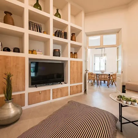 アパート Lemontrees Residences Rhodes City